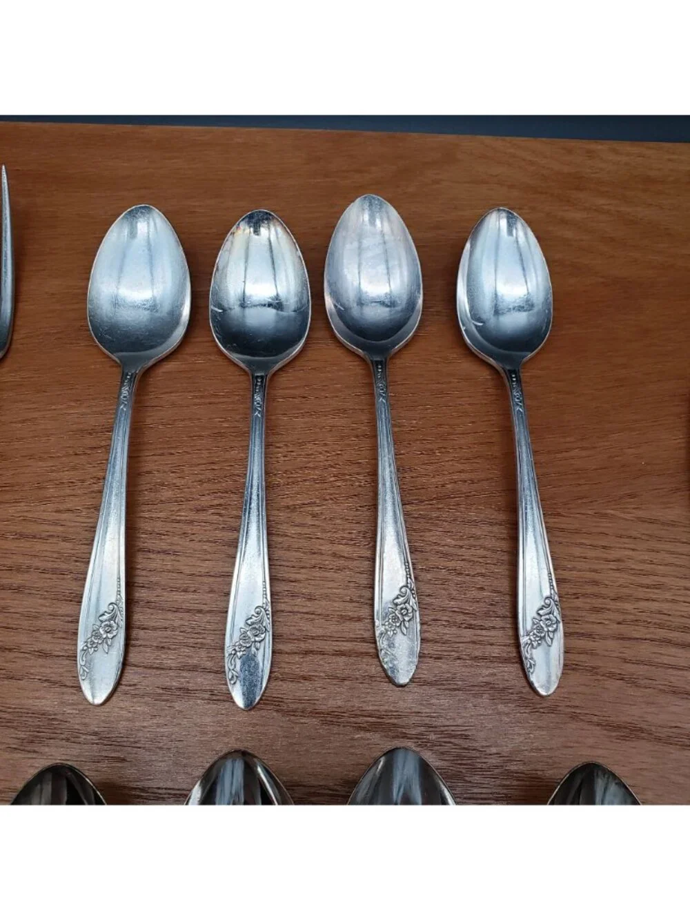 Tudor Plate Queen Bess II Flatware Set 4 Place Settings 20 Pc Oneida Silverplate
